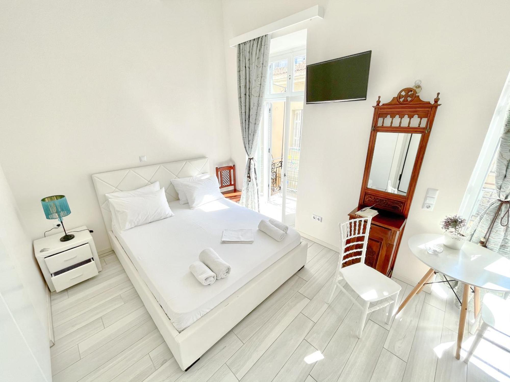 Xenias Rooms Apartments Koróni 外观 照片