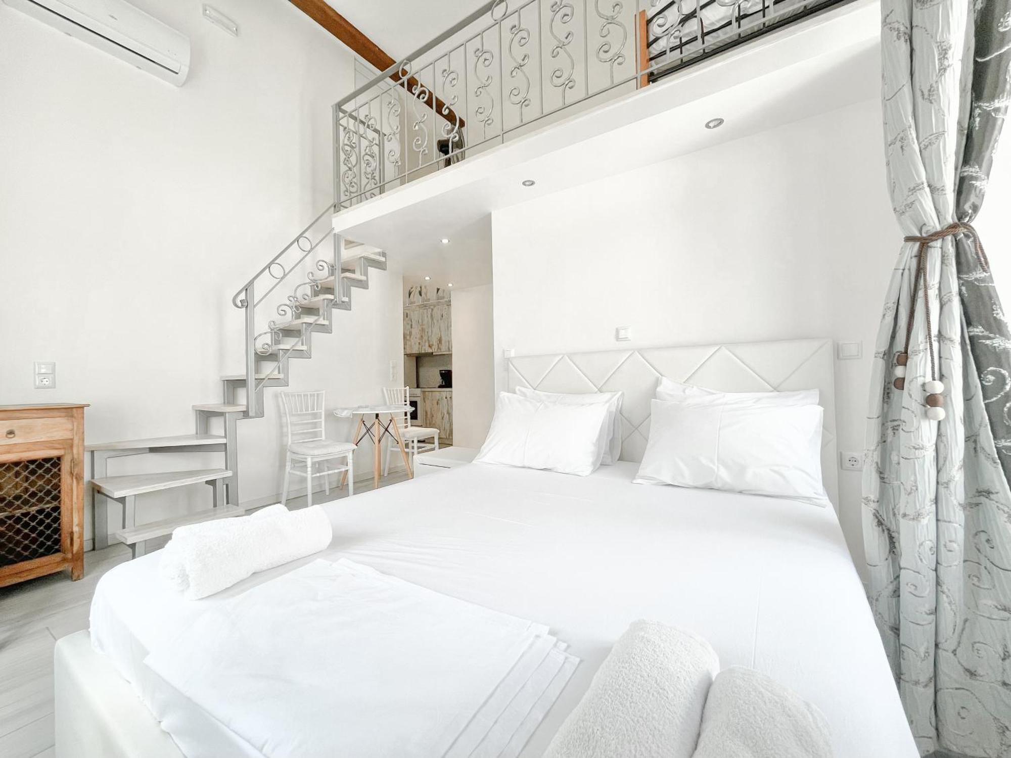 Xenias Rooms Apartments Koróni 外观 照片